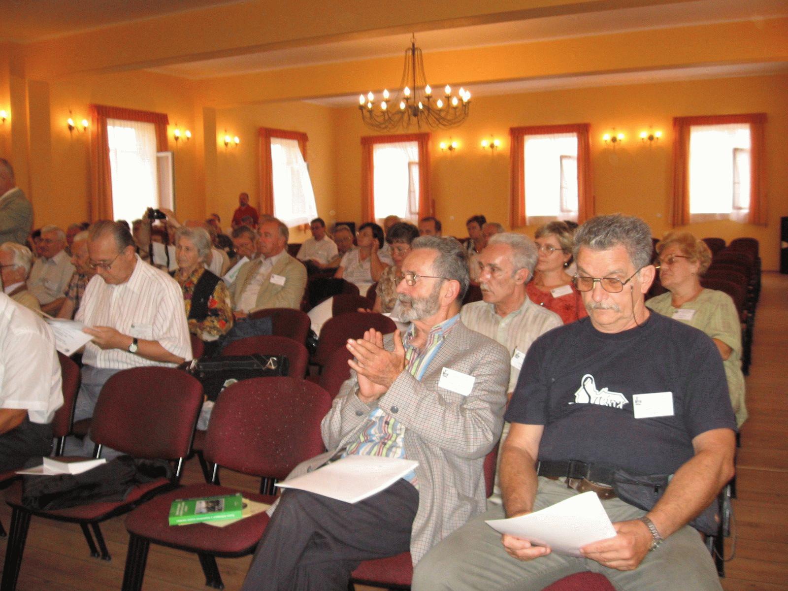 A konferencia kznsge. A fnykpeket Dukrt Gza ksztette.