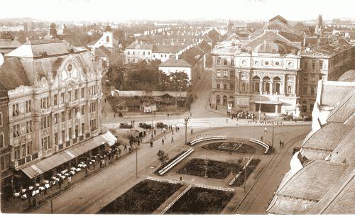 A sznhztl balra az egykori kaszrnya, ma szlloda van a helyn.