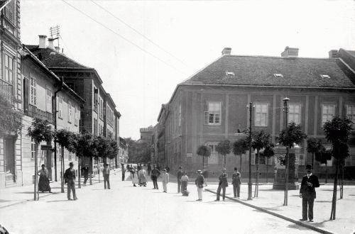 A Strohmayer-hz (balra fent) 1910 eltt.