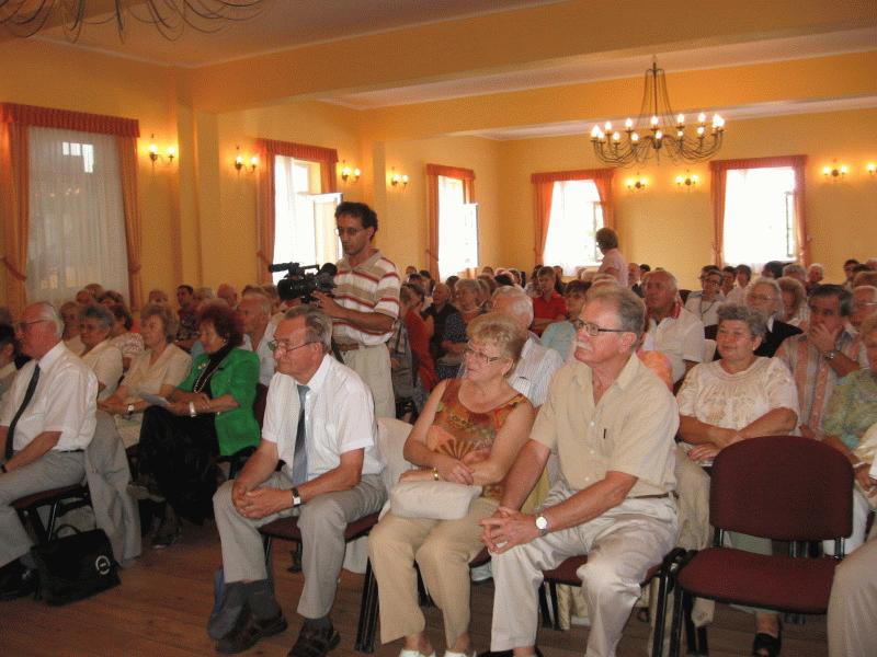 Az rsemjni Kazinczy-tudomnyos lsszak eladsait npes kznsg hallgatta.